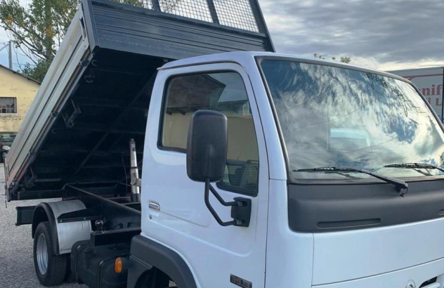 Nissan cabstar cassone ribaltabile trilaterale 2004