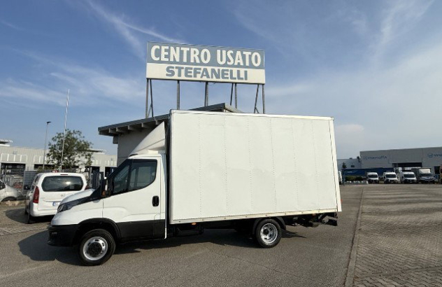 Iveco daily 35c14h box + sponda con porta laterale 2022