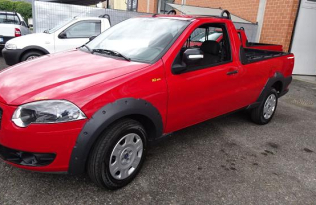 Fiat strada 2013