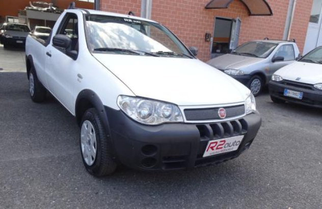 Fiat strada 2011