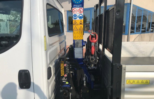 Iveco daily 35c14h cassone ribaltabile trilat.+ gru 2022