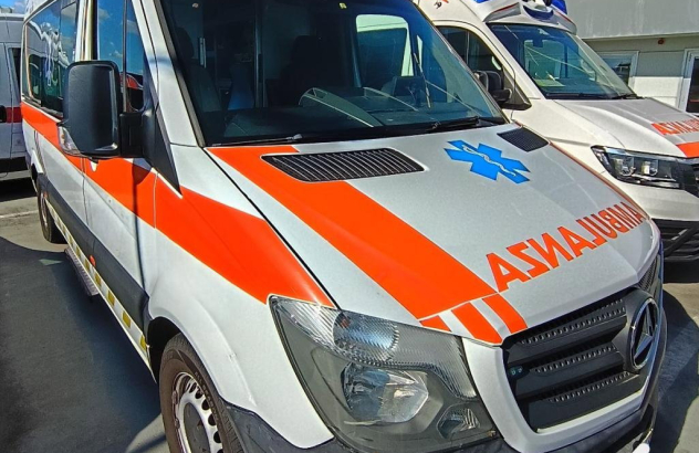 Mercedes-benz sprinter ambulanza (4390) vp 2016