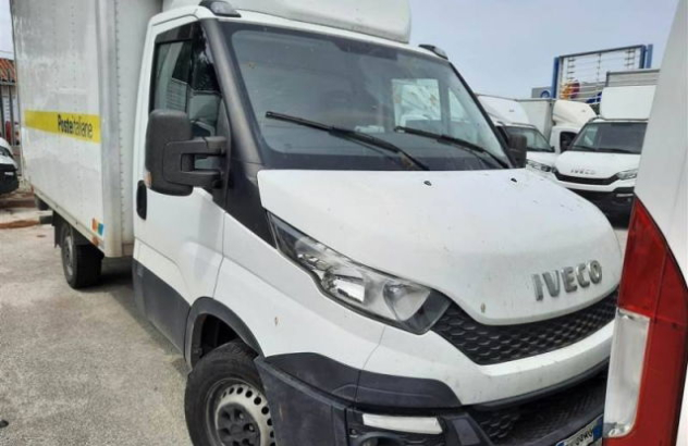 Iveco iveco con sponda caricatrice 2016