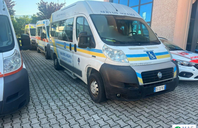 Fiat ducato trasporto disabili con sollevatore 2006