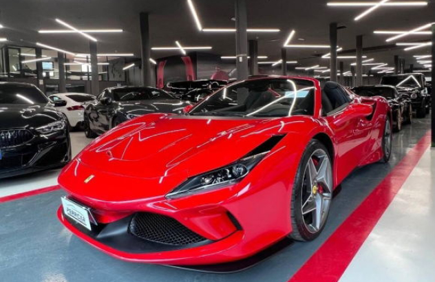 FERRARI F8  Benzina 2021