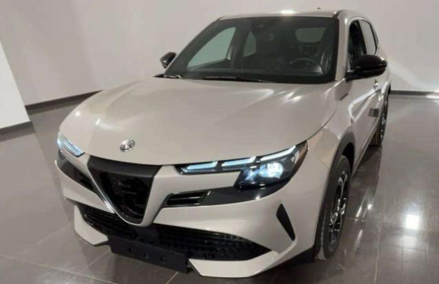 ALFA ROMEO Junior  Elettrica-Benzina 2024