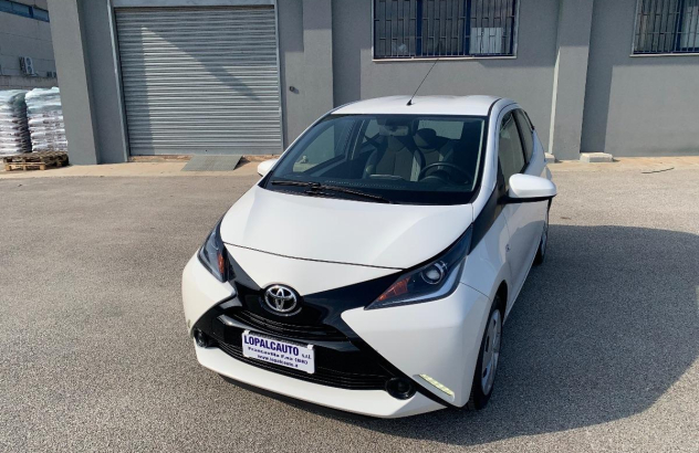 TOYOTA Aygo 1.0 VVT-i 69 CV 5 porte x-play Benzina 2015