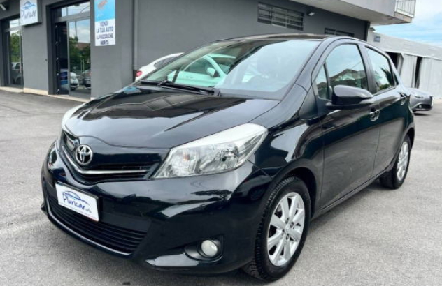 TOYOTA Yaris  Benzina 2012