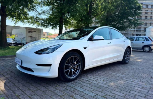 TESLA Model 3  Elettrica 2023