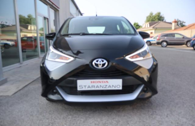 TOYOTA Aygo Connect 1.0 VVT-i 72 CV 5p. x-play Benzina 2021