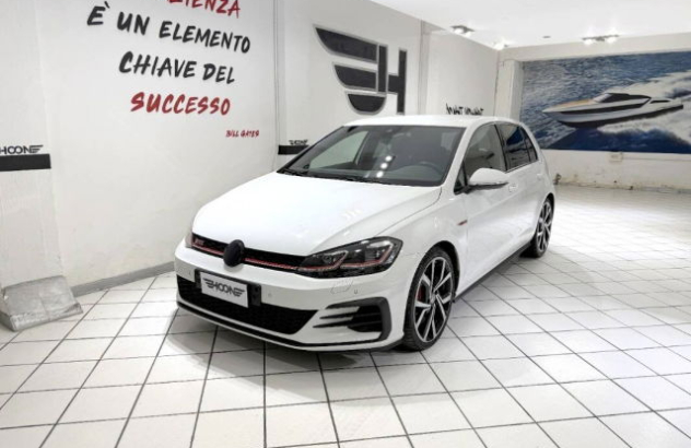 VOLKSWAGEN Golf  Benzina 2019