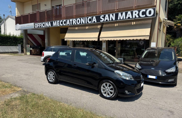 TOYOTA Yaris 1.3 5 porte Lounge Benzina 2012