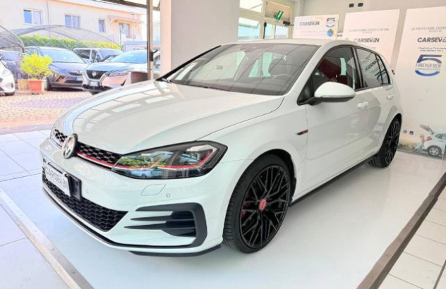 VOLKSWAGEN Golf  Benzina 2019