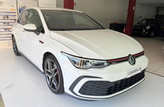 VOLKSWAGEN Golf  Benzina 2020