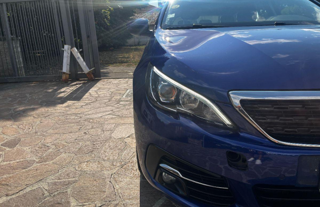 PEUGEOT 308 SW 308 BlueHDi 130 SeS EAT8 SW Active Bs.  2020