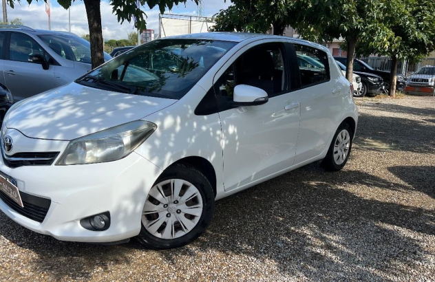 TOYOTA Yaris  Benzina 2013