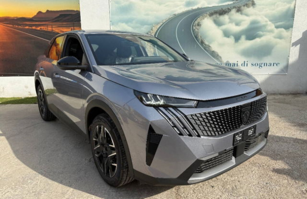 PEUGEOT 3008  Elettrica-Benzina 2025