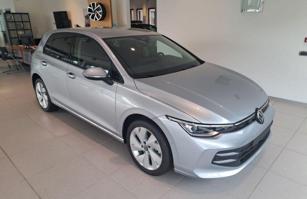 VOLKSWAGEN Golf  Elettrica-Benzina 2025