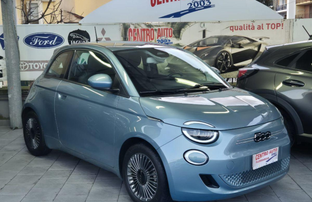 FIAT 500 E 500 La Prima Berlina Elettrica 2021