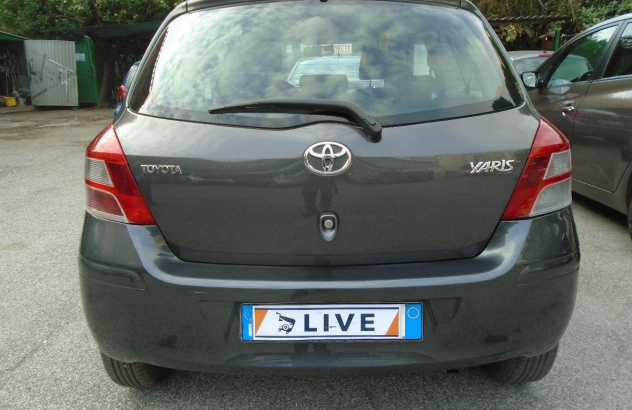 TOYOTA Yaris  Benzina 2011