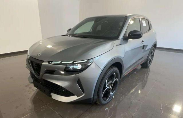ALFA ROMEO Junior  Elettrica-Benzina 2025