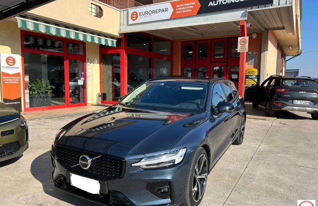 VOLVO V60 B4 (d) aut. Plus Dark Elettrica-Diesel 2023