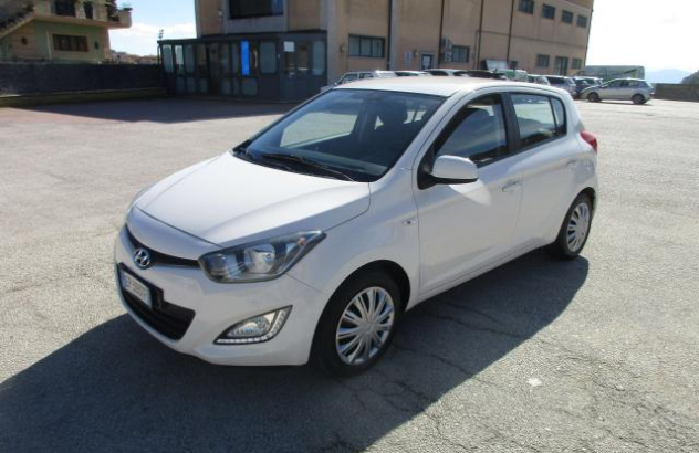 HYUNDAI i20  Benzina 2013