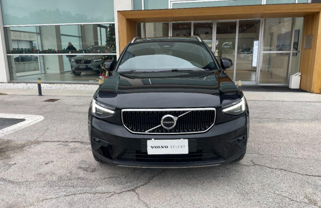 VOLVO XC40 B3 automatico Core Elettrica-Benzina 2025