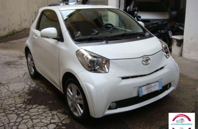 TOYOTA iQ 1.3 Executive Benzina 2010