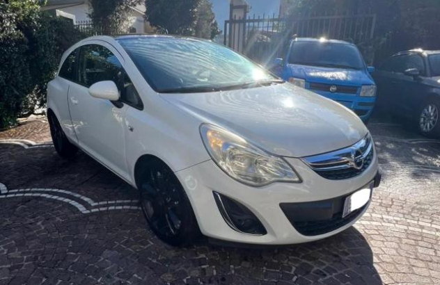 OPEL Corsa 1.2 16V 3 porte B-color Benzina 2011