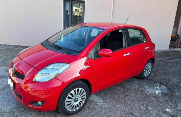 TOYOTA Yaris 1.0 5p. Sol Benzina 2011