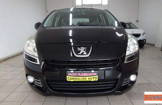 PEUGEOT 5008 1.6 8V e-HDi 112CV S.eS. c.r. Fel. Diesel 2011
