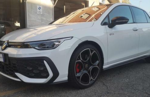 VOLKSWAGEN Golf  Benzina 2024