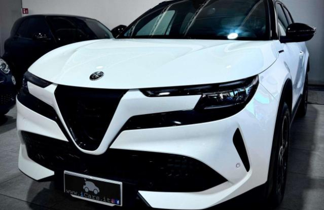 ALFA ROMEO Junior  Elettrica-Benzina 2025