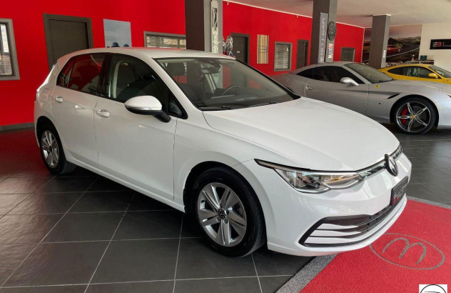VOLKSWAGEN Golf   2023