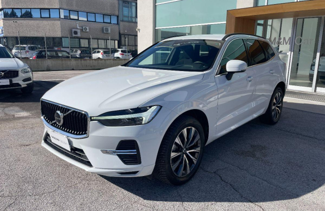 VOLVO XC60 B4 (d) Geartronic Momentum Pro  2021