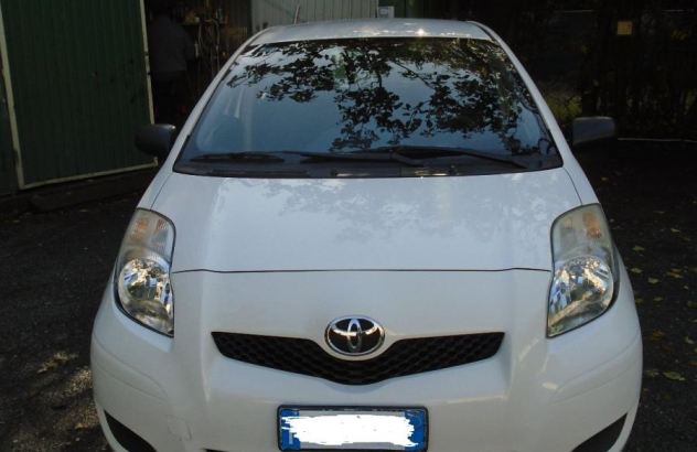 TOYOTA Yaris  Benzina 2011