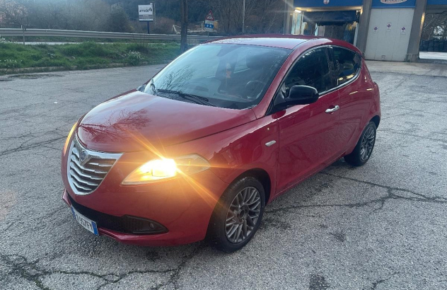 LANCIA Ypsilon 1.3 MJT 16V 95 CV 5 porte SeS BlackeRed Diesel 2012