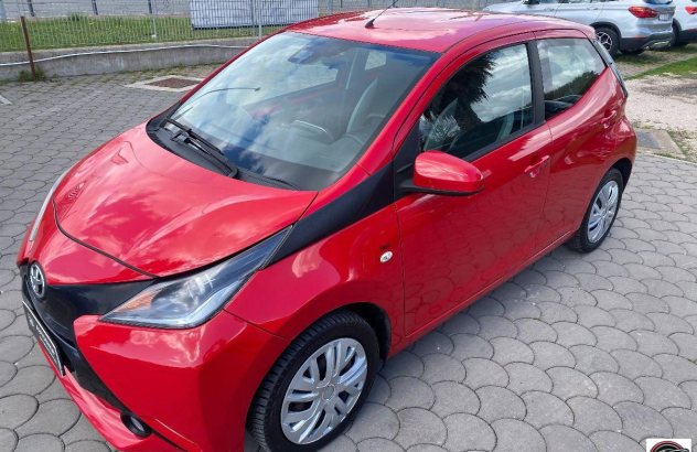 TOYOTA Aygo 1.0 VVT-i 69 CV 5 porte x-play Benzina 2016