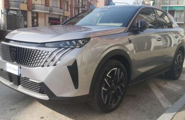 PEUGEOT 3008  Elettrica-Benzina 2026