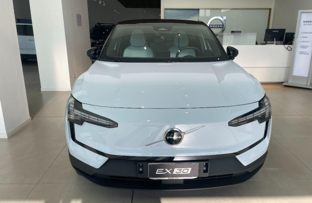 VOLVO EX30 Single Motor Ext. Range RWD Ultra Elettrica 2025