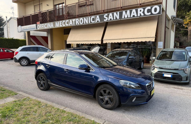 VOLVO V40 Cross Country D2 Volvo Ocean Race Diesel 2016