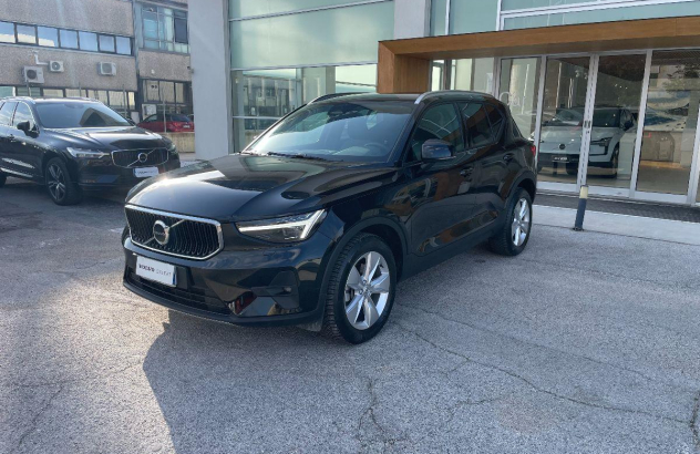 VOLVO XC40 B3 automatico Core Elettrica-Benzina 2025