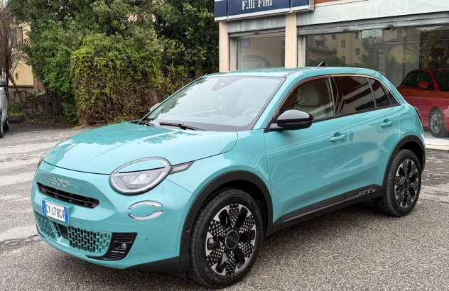 FIAT 600 Hybrid DCT MHEV La Prima Elettrica-Benzina 2025