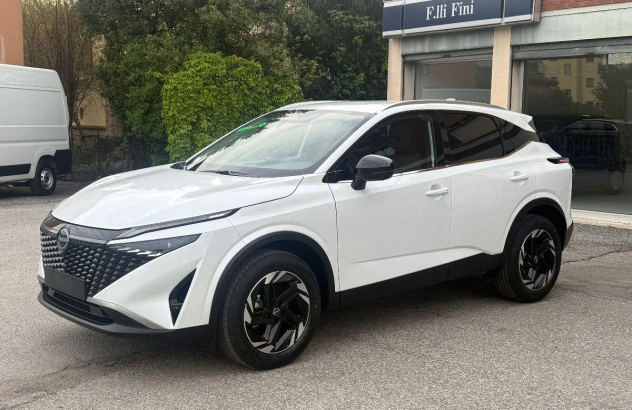 NISSAN Qashqai  Elettrica-Benzina 2026