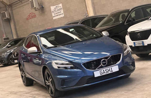 VOLVO V40 D2 R-design Momentum Diesel 2017