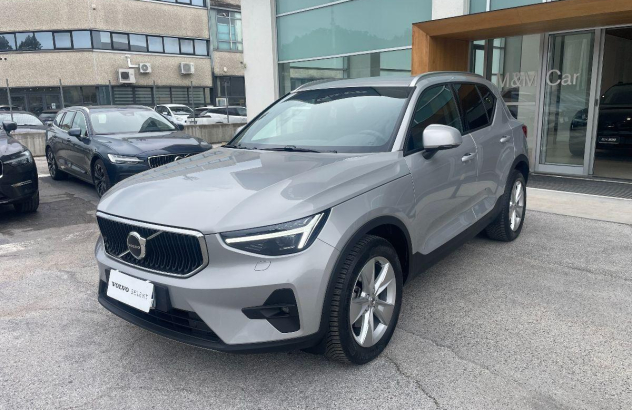VOLVO XC40 B3 automatico Core Elettrica-Benzina 2025