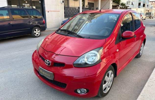 TOYOTA Aygo 12V VVT-i 5 porte Sol Conn. Red Ed. Benzina 2011