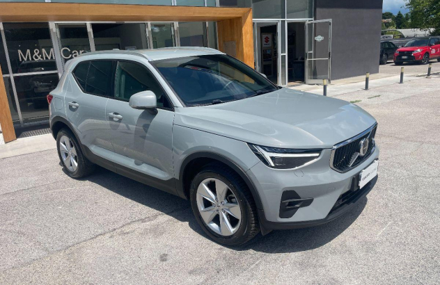 VOLVO XC40 B3 automatico Core Elettrica-Benzina 2025
