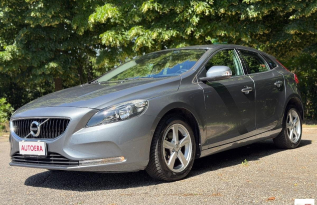 VOLVO V40 D2 R-design Momentum Diesel 2018